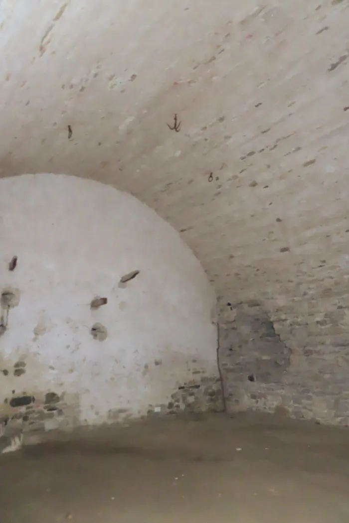 Le prigioni alla base del mastio del Castello Pallavicino di Varano de’ Melegari