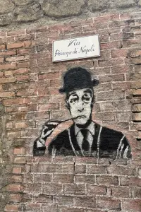 Disegno toto sul muro di Stigliano