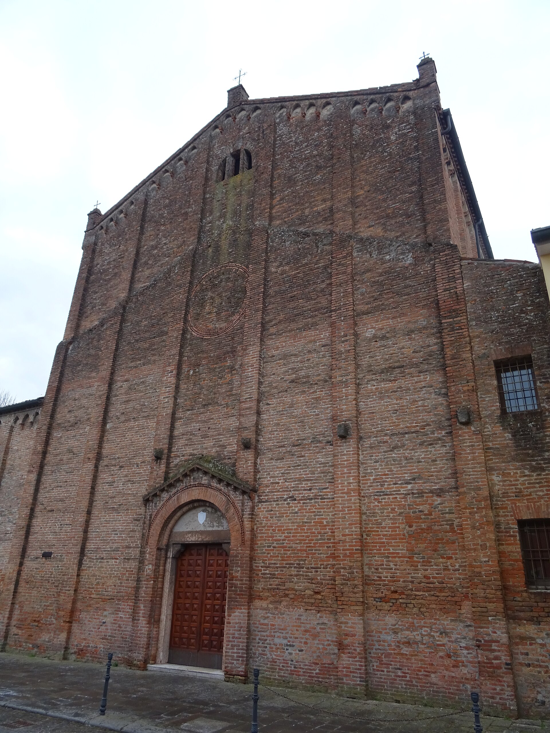 La chiesa di San Francesco a Montagnana con la sua facciata medievale e il campanile