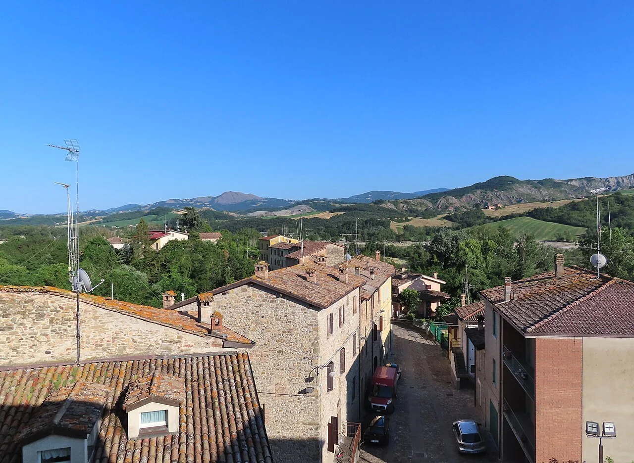 Il borgo di Varano de’ Melegari visto dai camminamenti di ronda del castello